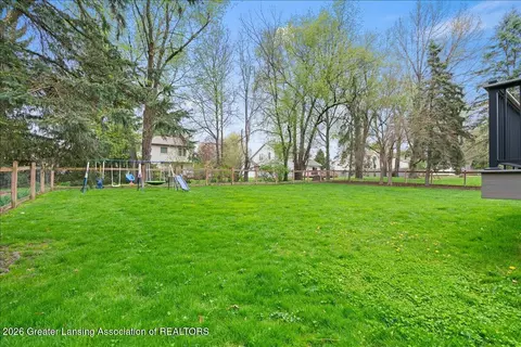 Exterior - 13176 Blackwood Dr, Dewitt, MI 48820 photo 5 of 9
