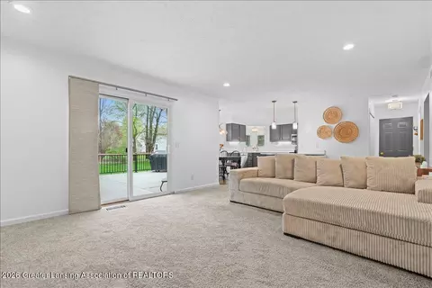 Living - 13176 Blackwood Dr, Dewitt, MI 48820 photo 2 of 2