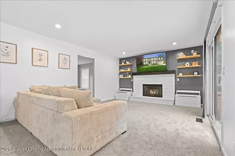 Living - 13176 Blackwood Dr, Dewitt, MI 48820 photo 1 of 2