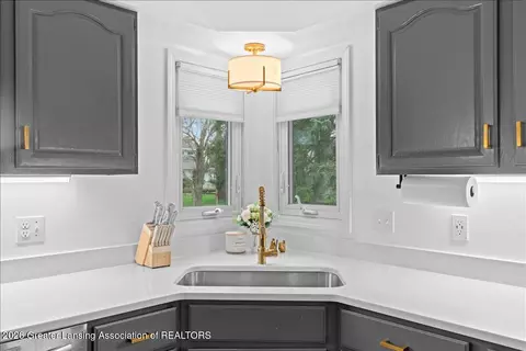 Kitchen - 13176 Blackwood Dr, Dewitt, MI 48820 photo 3 of 4