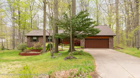 6520 W Galway Cir, Dimondale, MI 48821