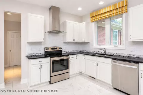 Kitchen - 3600 Otsego Dr, Okemos, MI 48864 photo 2 of 5