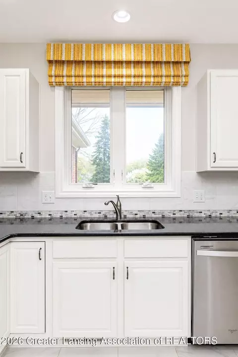 Kitchen - 3600 Otsego Dr, Okemos, MI 48864 photo 3 of 5