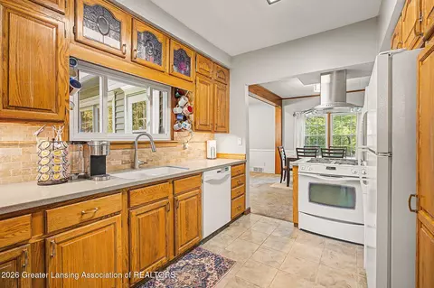 Kitchen - 4113 Dell Rd, Lansing, MI 48911 photo 2 of 4