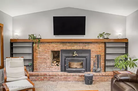 Living - 4113 Dell Rd, Lansing, MI 48911 photo 3 of 3