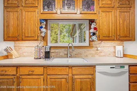 Kitchen - 4113 Dell Rd, Lansing, MI 48911 photo 4 of 4