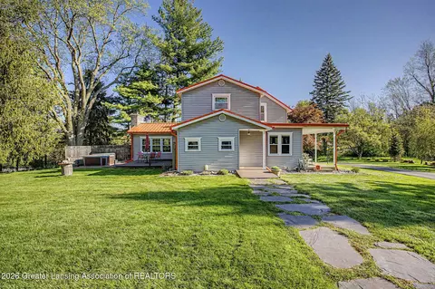4113 Dell Rd, Lansing, MI 48911