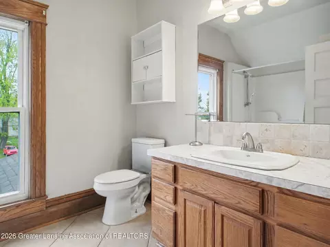 Bath - 344 Green St, Perry, MI 48872 photo 2 of 3