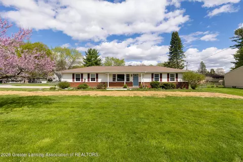 15089 Pinehurst Dr, Lansing, MI 48906