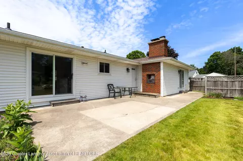 Exterior - 15089 Pinehurst Dr, Lansing, MI 48906 photo 4 of 5