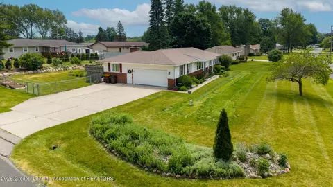 View/Area - 15089 Pinehurst Dr, Lansing, MI 48906 photo 2 of 7