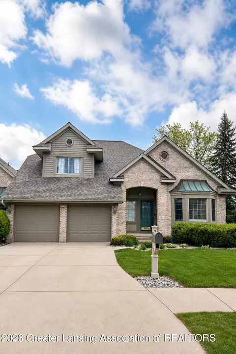325 Geneva Cir #16, Lansing, MI 48917