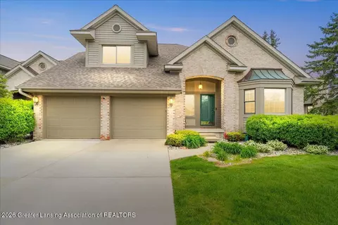 325 Geneva Cir #16, Lansing, MI 48917