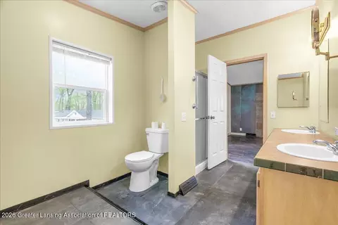 Bath - 6575 Ann Arbor Rd, Jackson, MI 49201 photo 2 of 3