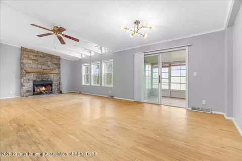 Living - 6575 Ann Arbor Rd, Jackson, MI 49201 photo 2 of 5