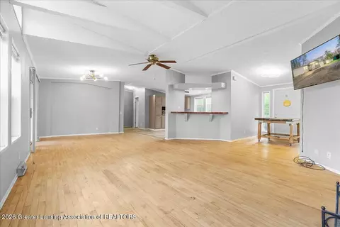 Living - 6575 Ann Arbor Rd, Jackson, MI 49201 photo 4 of 5