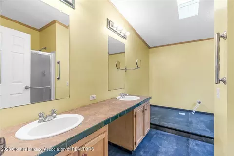 Bath - 6575 Ann Arbor Rd, Jackson, MI 49201 photo 1 of 3