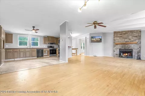 Living - 6575 Ann Arbor Rd, Jackson, MI 49201 photo 3 of 5