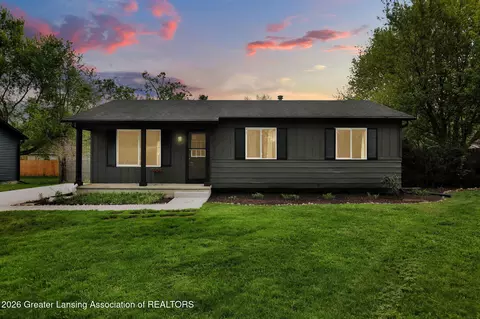 323 Scarlett Oak Ln, Perry, MI 48872
