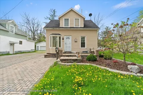 Exterior - 306 E Cavanaugh Rd, Lansing, MI 48910 photo 1 of 5