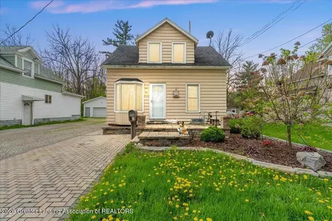 306 E Cavanaugh Rd, Lansing, MI 48910