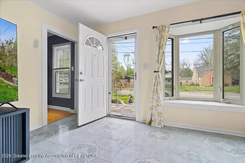 Entry Way - 306 E Cavanaugh Rd, Lansing, MI 48910 photo 1 of 3