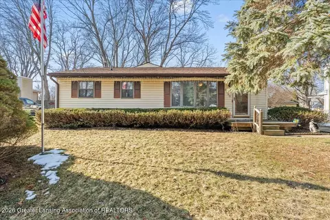 6910 Calson Dr, Lansing, MI 48911