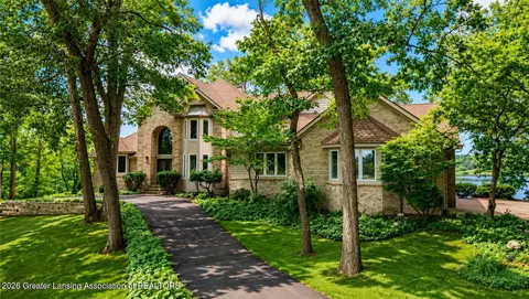 10082 Oak Island Dr, Laingsburg, MI 48848