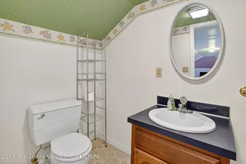 Bath - 207 E Mcconnell St, Saint Johns, MI 48879 photo 4 of 5