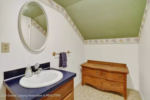 Bath - 207 E Mcconnell St, Saint Johns, MI 48879 photo 5 of 5