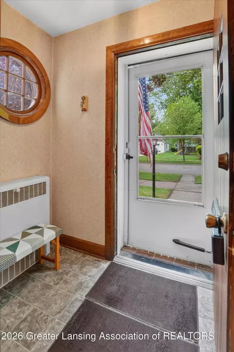 Entry Way - 207 E Mcconnell St, Saint Johns, MI 48879 photo 1 of 4