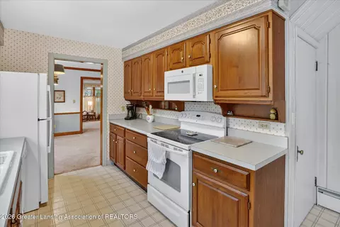 Kitchen - 207 E Mcconnell St, Saint Johns, MI 48879 photo 2 of 5