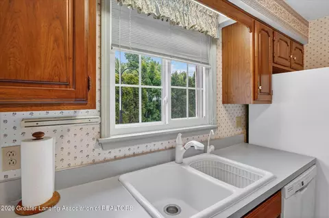 Kitchen - 207 E Mcconnell St, Saint Johns, MI 48879 photo 3 of 5