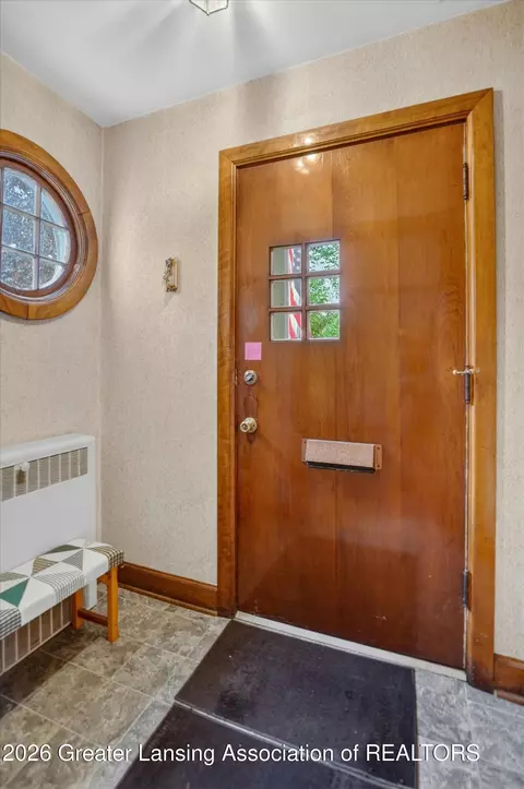 Entry Way - 207 E Mcconnell St, Saint Johns, MI 48879 photo 2 of 4