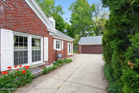 Exterior - 207 E Mcconnell St, Saint Johns, MI 48879 photo 4 of 8