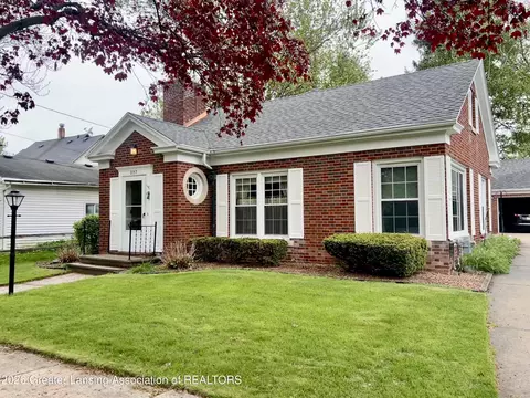 207 E Mcconnell St, Saint Johns, MI 48879