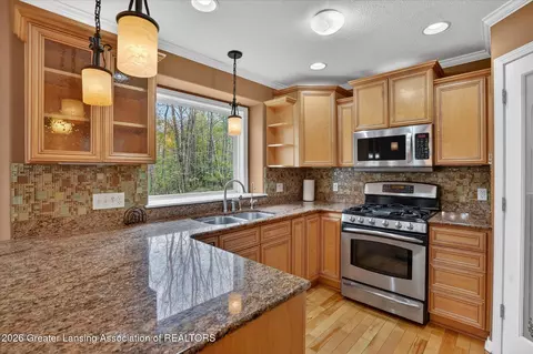 Kitchen - 14301 S Kyle Rd, Haslett, MI 48840 photo 2 of 6