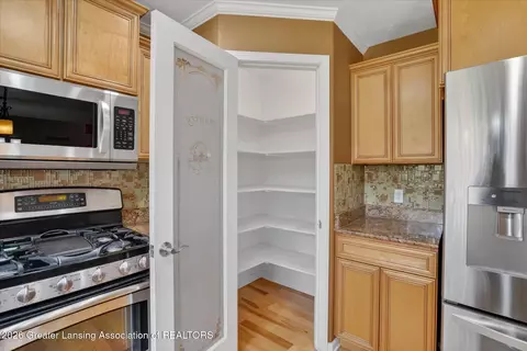 Kitchen - 14301 S Kyle Rd, Haslett, MI 48840 photo 1 of 6