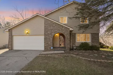 2413 Beacon Hill Dr, Lansing, MI 48906
