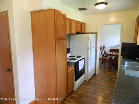 Kitchen - 4123 Devonshire Ave, Lansing, MI 48910 photo 2 of 3