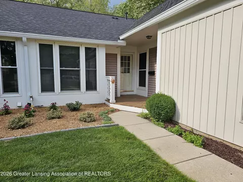 910 Cherrywood Cir, Portland, MI 48875