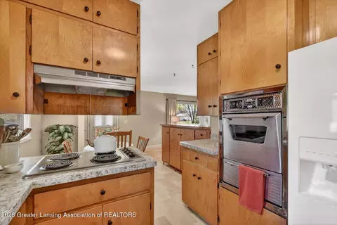 Kitchen - 2253 N Eifert Rd, Holt, MI 48842 photo 4 of 5