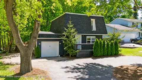 6088 Marsh Rd, Haslett, MI 48840
