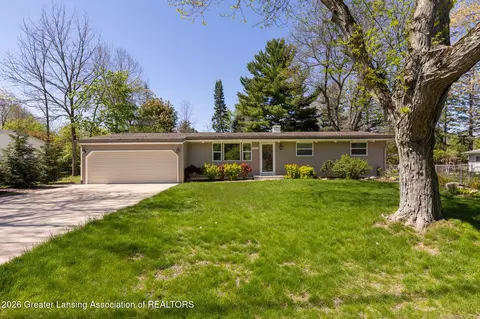 1317 Buckingham Rd, Haslett, MI 48840