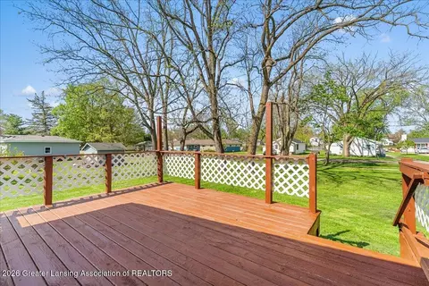Exterior - 208 Dutton St, Eaton Rapids, MI 48827 photo 2 of 3