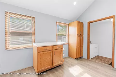 Entry Way - 208 Dutton St, Eaton Rapids, MI 48827 photo 2 of 3