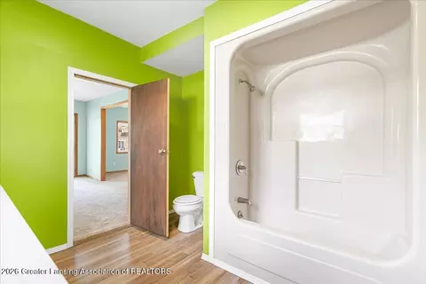 Bath - 208 Dutton St, Eaton Rapids, MI 48827 photo 2 of 3
