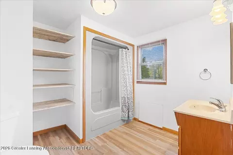 Bath - 208 Dutton St, Eaton Rapids, MI 48827 photo 3 of 3