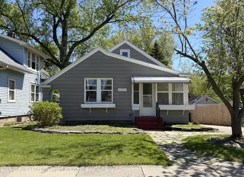 2515 Harding Ave, Lansing, MI 48910