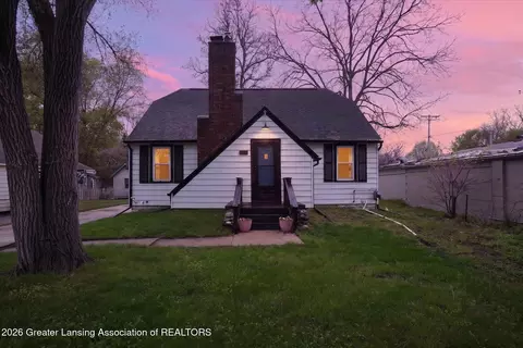 3189 Birch Row Dr, East Lansing, MI 48823